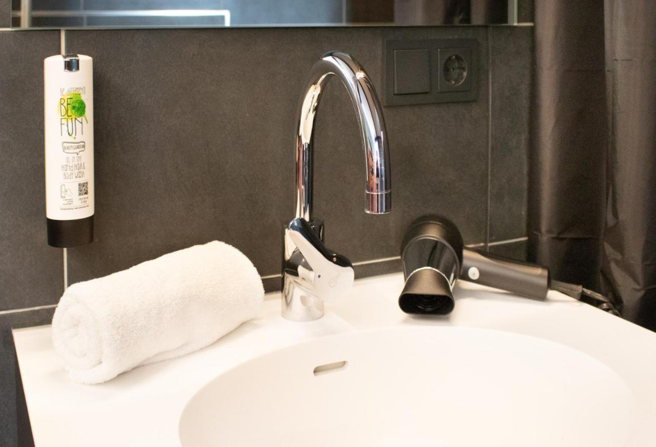 Men Hotel By Wmm Hotels Mengen Eksteriør billede