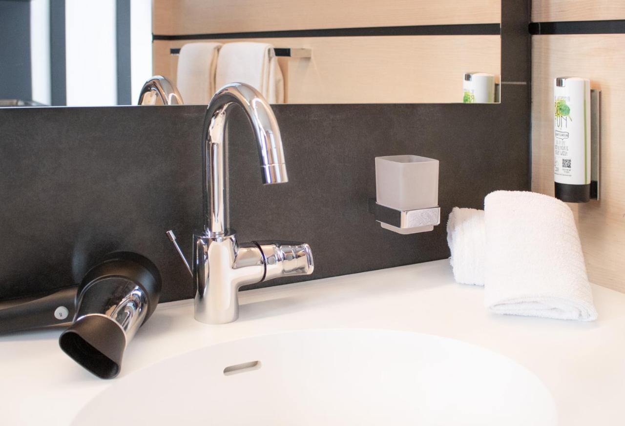 Men Hotel By Wmm Hotels Mengen Eksteriør billede